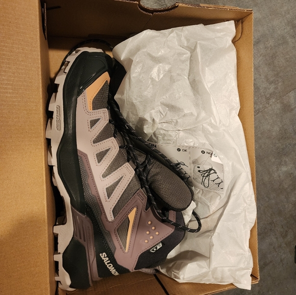 NWT Salomon X Ultra 360 Mid GTX women's hiking boot. - Picture 2 of 4